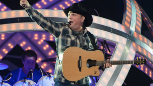 Garth Brooks Performs In Rosemont Illinois